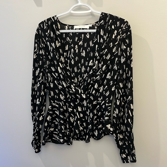 Abstract asymmetrical black and white blouse with v neck front - Picture 1 of 4
